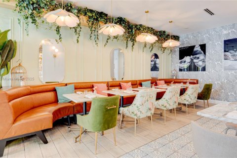 Купить коммерческую недвижимость в Корал-Гейблс, Флорида № 1961341 - фото 2