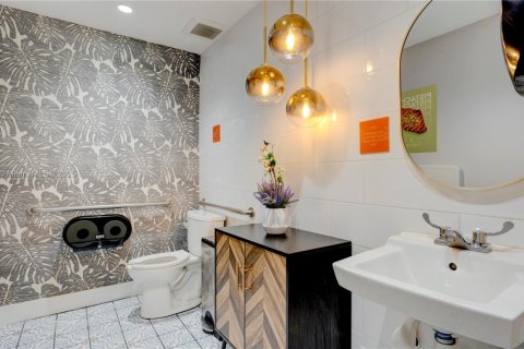 Купить коммерческую недвижимость в Корал-Гейблс, Флорида № 1961341 - фото 6