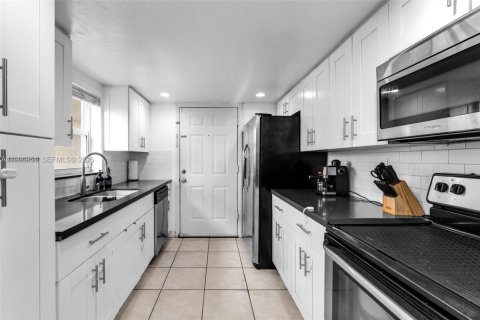 Condominio en venta en Miami, Florida, 2 dormitorios, 105.91 m2 № 2058959 - foto 2