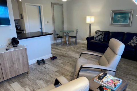 Снять в аренду кондоминиум в Лодердейл-бай-те-Си, Флорида 1 спальня, 47.38м2, № 2064311 - фото 2