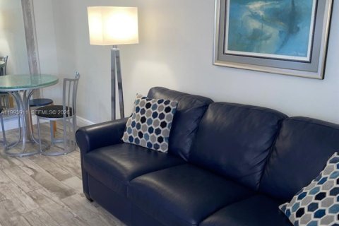 Снять в аренду кондоминиум в Лодердейл-бай-те-Си, Флорида 1 спальня, 47.38м2, № 2064311 - фото 5