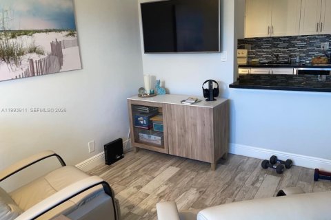 Снять в аренду кондоминиум в Лодердейл-бай-те-Си, Флорида 1 спальня, 47.38м2, № 2064311 - фото 3