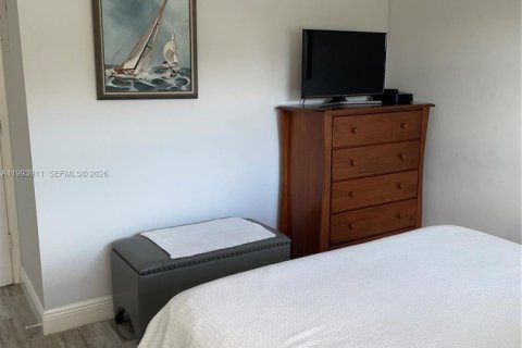 Снять в аренду кондоминиум в Лодердейл-бай-те-Си, Флорида 1 спальня, 47.38м2, № 2064311 - фото 9