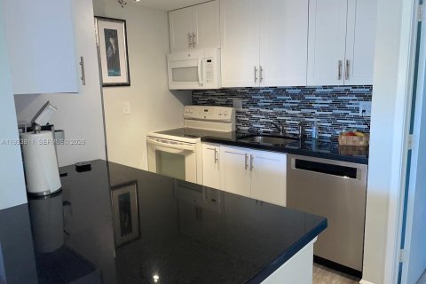 Снять в аренду кондоминиум в Лодердейл-бай-те-Си, Флорида 1 спальня, 47.38м2, № 2064311 - фото 7