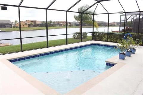 House in Kissimmee, Florida 5 bedrooms, 314.94 sq.m. № 1557199 - photo 4