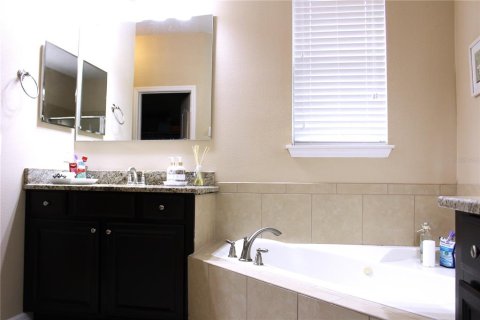 House in Kissimmee, Florida 5 bedrooms, 314.94 sq.m. № 1557199 - photo 22