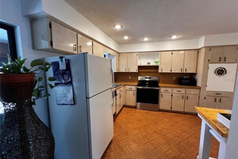 House in New Port Richey, Florida 2 bedrooms, 104.79 sq.m. № 1885307 - photo 17