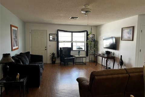 House in New Port Richey, Florida 2 bedrooms, 104.79 sq.m. № 1885307 - photo 9