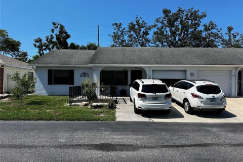 House in New Port Richey, Florida 2 bedrooms, 104.79 sq.m. № 1885307 - photo 2