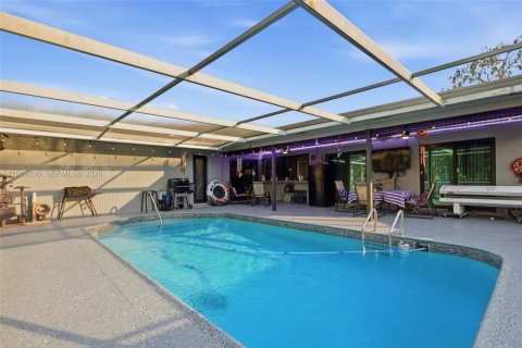 House in Sunrise, Florida 5 bedrooms, 194.63 sq.m. № 2030213 - photo 5