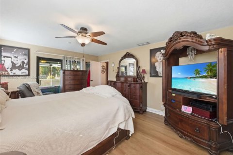 House in Sunrise, Florida 5 bedrooms, 194.63 sq.m. № 2030213 - photo 16