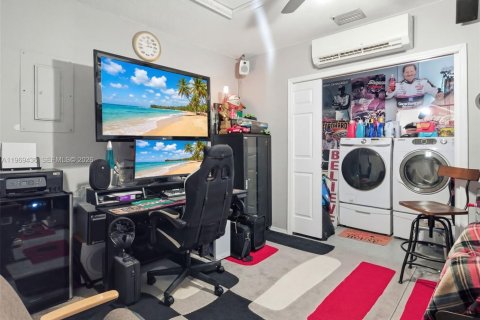 House in Sunrise, Florida 5 bedrooms, 194.63 sq.m. № 2030213 - photo 28