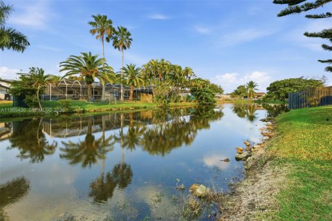 House in Sunrise, Florida 5 bedrooms, 194.63 sq.m. № 2030213 - photo 6