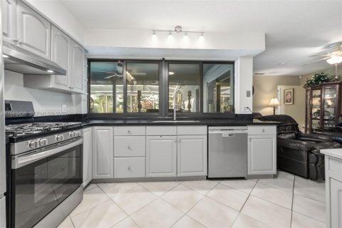 House in Sunrise, Florida 5 bedrooms, 194.63 sq.m. № 2030213 - photo 8