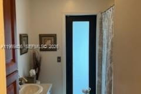 House in Sunrise, Florida 5 bedrooms, 194.63 sq.m. № 2030213 - photo 26