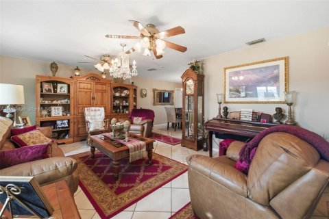 House in Sunrise, Florida 5 bedrooms, 194.63 sq.m. № 2030213 - photo 13