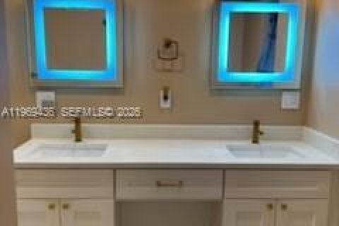 House in Sunrise, Florida 5 bedrooms, 194.63 sq.m. № 2030213 - photo 19