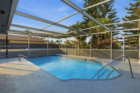 House in Sunrise, Florida 5 bedrooms, 194.63 sq.m. № 2030213 - photo 4