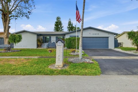 House in Sunrise, Florida 5 bedrooms, 194.63 sq.m. № 2030213