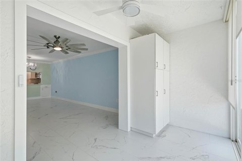 Condo in Bradenton, Florida, 2 bedrooms № 2207996 - photo 18