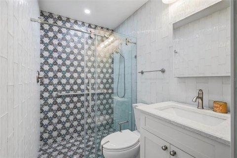 Condo in Bradenton, Florida, 2 bedrooms № 2207996 - photo 28