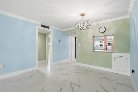 Condo in Bradenton, Florida, 2 bedrooms № 2207996 - photo 12