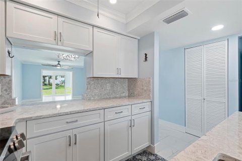 Condo in Bradenton, Florida, 2 bedrooms № 2207996 - photo 7