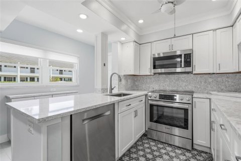Condo in Bradenton, Florida, 2 bedrooms № 2207996 - photo 6
