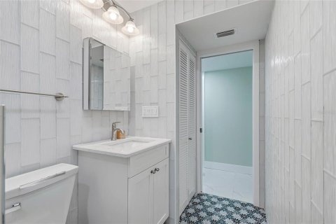 Condo in Bradenton, Florida, 2 bedrooms № 2207996 - photo 29