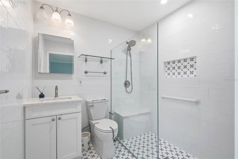 Condo in Bradenton, Florida, 2 bedrooms № 2207996 - photo 23