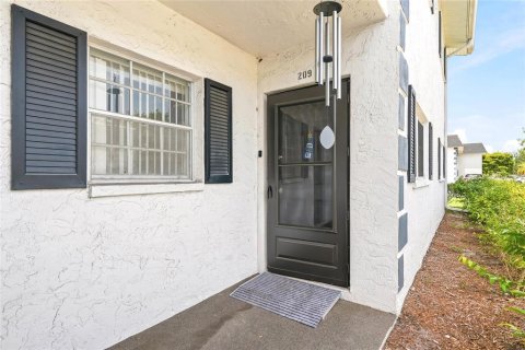 Condo in Bradenton, Florida, 2 bedrooms № 2207996 - photo 2