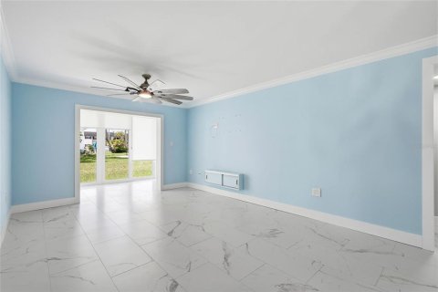 Condo in Bradenton, Florida, 2 bedrooms № 2207996 - photo 13