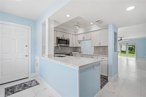 Condo in Bradenton, Florida, 2 bedrooms № 2207996 - photo 4