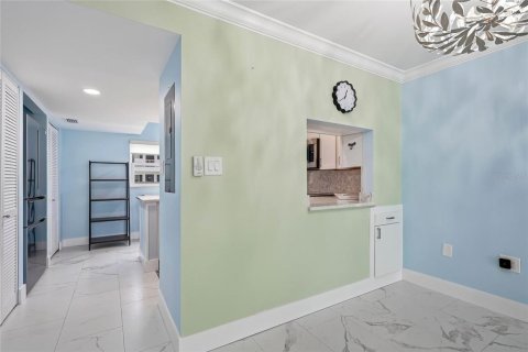 Condo in Bradenton, Florida, 2 bedrooms № 2207996 - photo 10