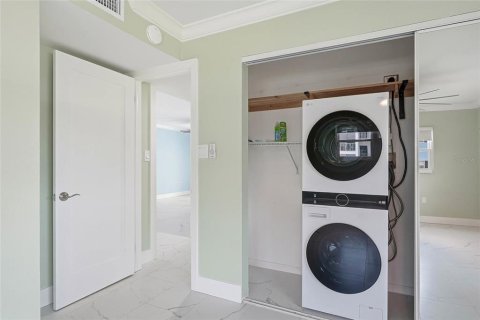 Condo in Bradenton, Florida, 2 bedrooms № 2207996 - photo 30