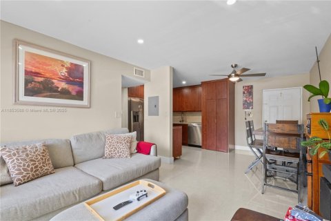 Condominio en venta en Miami, Florida, 2 dormitorios, 89.19 m2 № 1977500 - foto 4