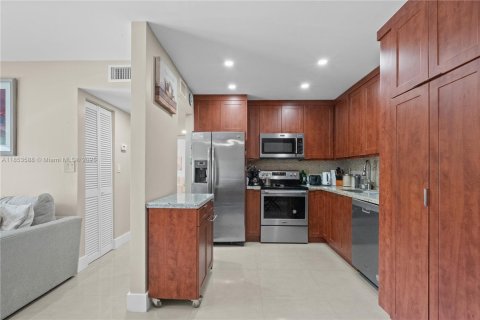 Condominio en venta en Miami, Florida, 2 dormitorios, 89.19 m2 № 1977500 - foto 9