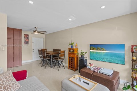 Condominio en venta en Miami, Florida, 2 dormitorios, 89.19 m2 № 1977500 - foto 3