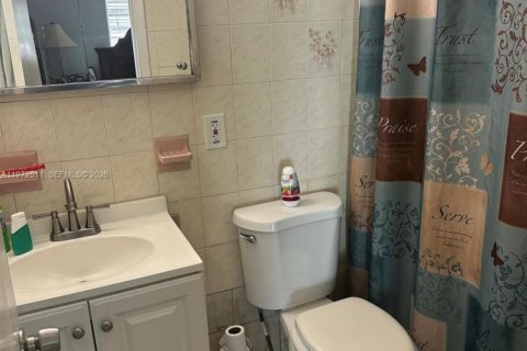 Villa ou maison à vendre à Miami, Floride: 4 chambres, 130.06 m2 № 2040383 - photo 8