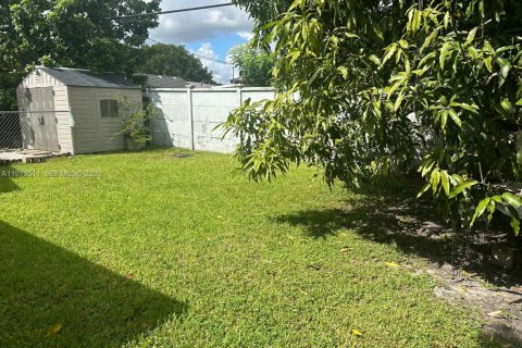 Villa ou maison à vendre à Miami, Floride: 4 chambres, 130.06 m2 № 2040383 - photo 14