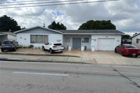 Villa ou maison à Miami, Floride 4 chambres, 130.06 m2 № 2040383