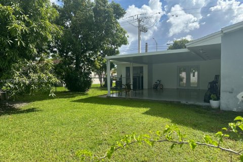 Villa ou maison à vendre à Miami, Floride: 4 chambres, 130.06 m2 № 2040383 - photo 12