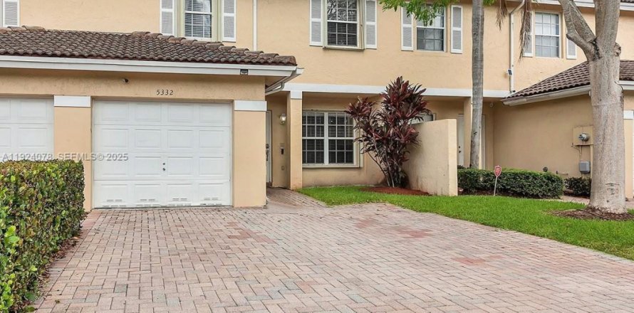 Таунхаус в Санрайз, Флорида 4 спальни, 145.67м2 № 1988447