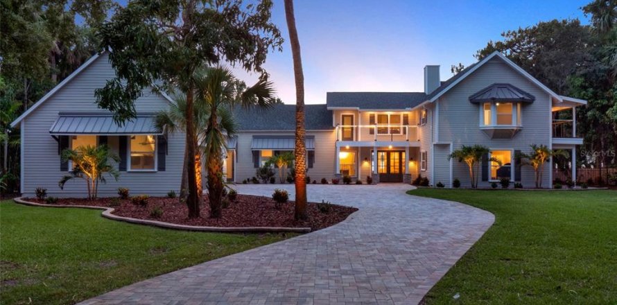 House in Merrit Island, Florida 5 bedrooms, 521.27 sq.m. № 1778793