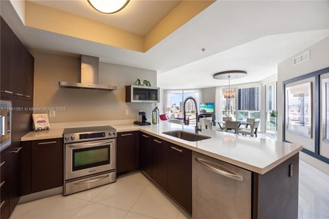 Снять в аренду кондоминиум в Санни-Айлс-Бич, Флорида 3 спальни, 135.73м2, № 1961360 - фото 5