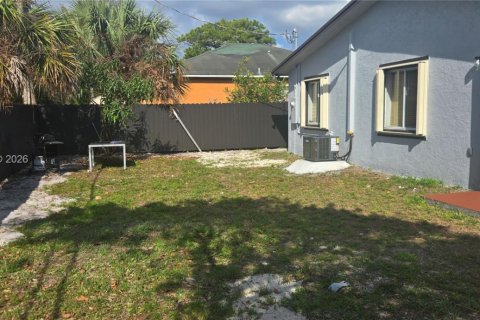 House in Lauderhill, Florida 2 bedrooms, 83.61 sq.m. № 2060718 - photo 5