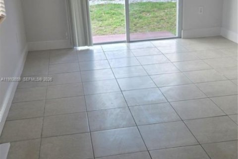 House in Lauderhill, Florida 2 bedrooms, 83.61 sq.m. № 2060718 - photo 7