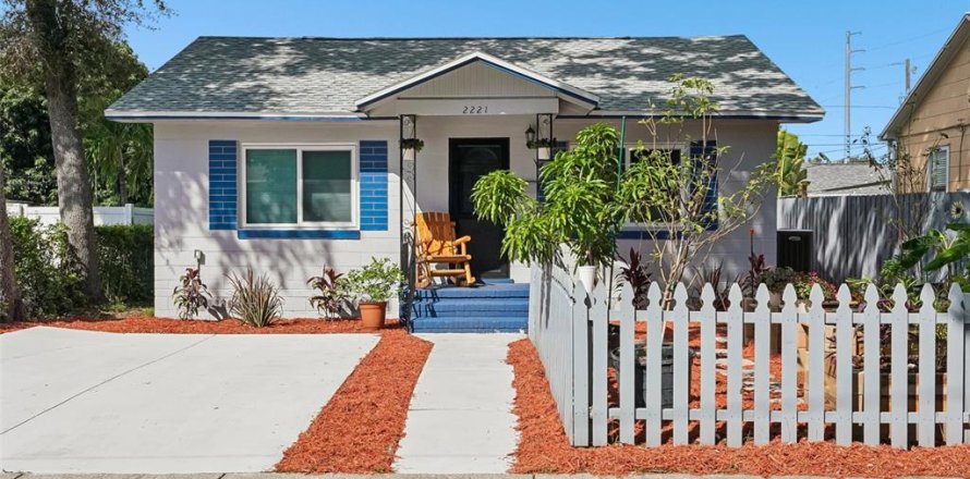 Villa ou maison à Saint Petersburg, Floride 3 chambres, 100.33 m2 № 2421936