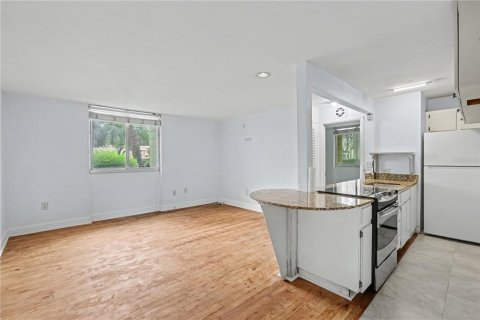 Condo in Tampa, Florida, 1 bedroom  № 2379235 - photo 5