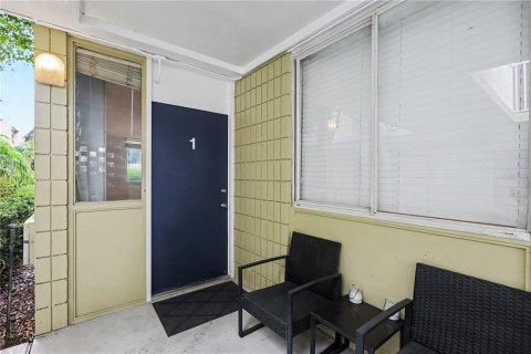 Condo in Tampa, Florida, 1 bedroom  № 2379235 - photo 2